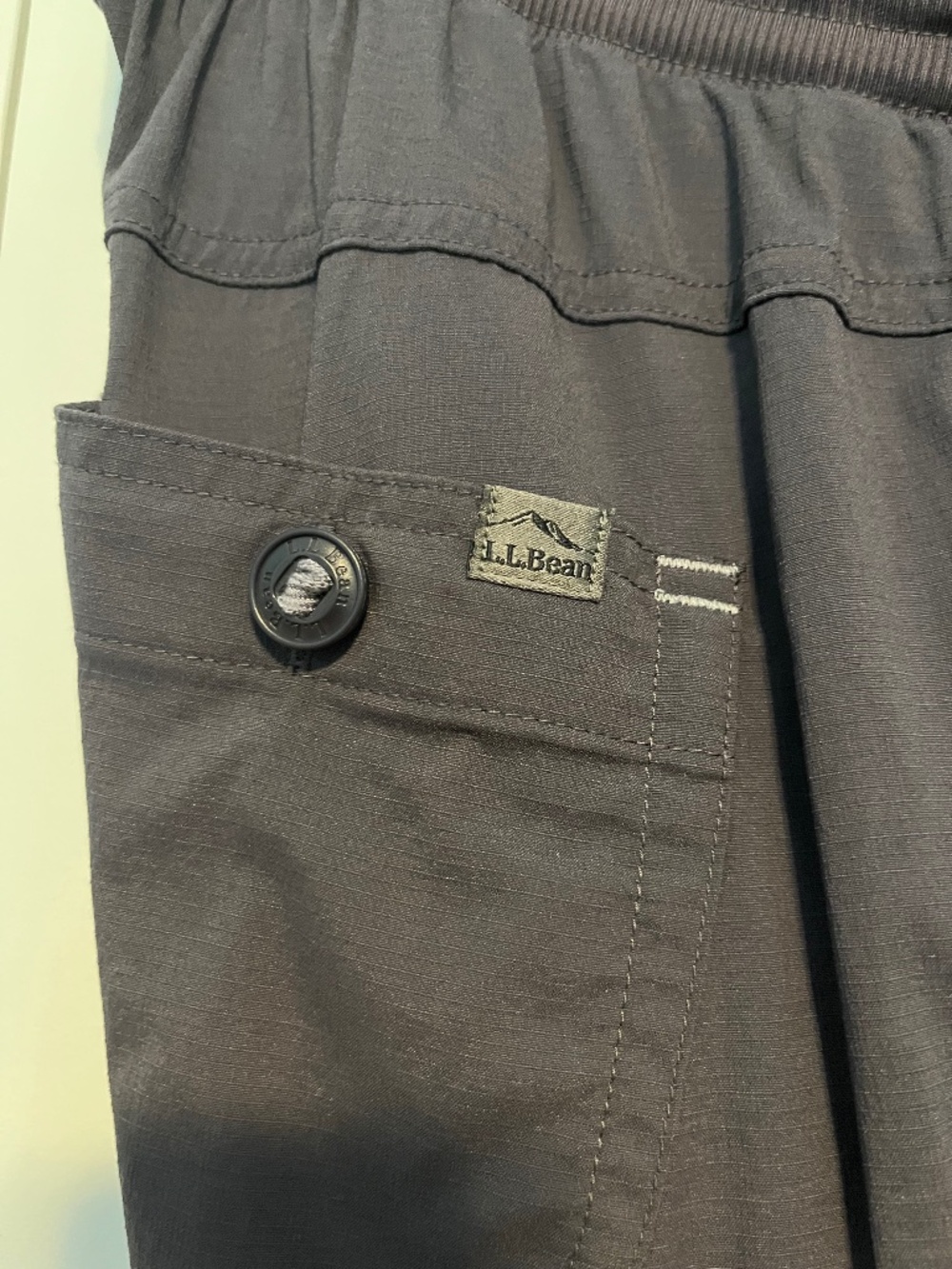 Women's LL Bean Vista Camp-Hike-Walk Pants, Straight Leg Cargo, Sz Pet Small - Picture 4 of 12